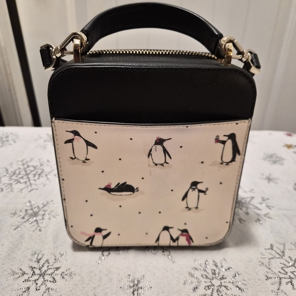 Kate Spade - Daisy Vanity Penguin Crossbody - Picture 4 of 7